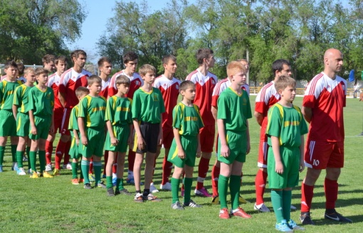 Торжественное открытие футбольного сезона 2013 года в городе Сальске. 